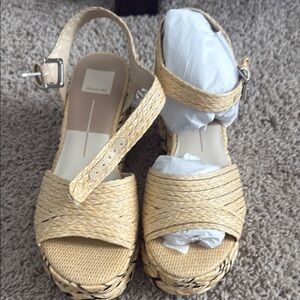 Dolce Vita Women's Tan Woven Sandals NEVER worn